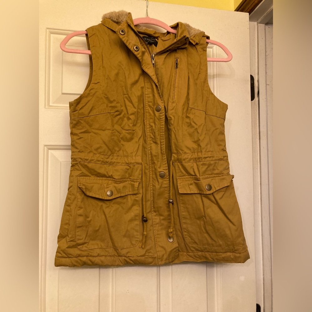 Love Tree brand, size small, Women's Tan Hooded Vest, warm and comfortable